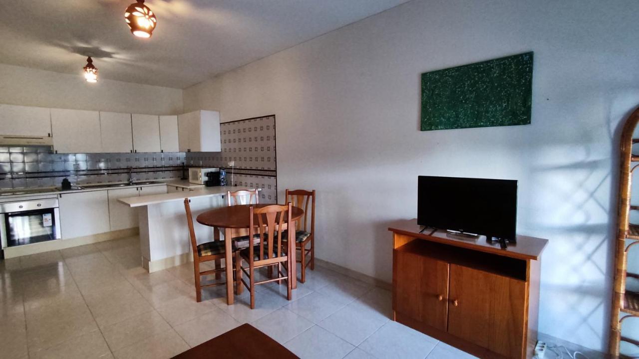 2a Palmeiras Com Piscina - Casas & Papeis * Porches (Algarve)
